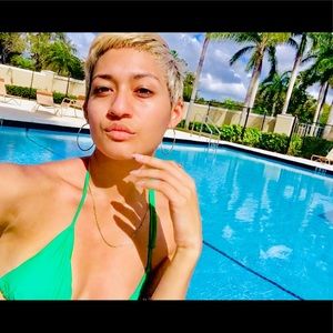 Meet your Posher, Christelle